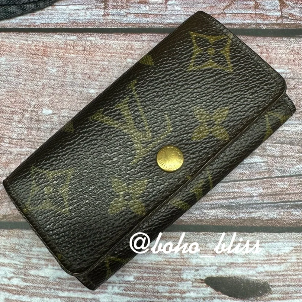 LOUIS VUITTON | Monogram Leather 4 Ring Key Holder - Picture 13 of 13